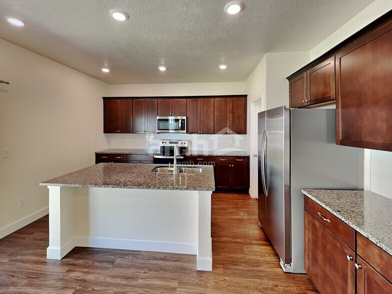 Building Photo - 2357 E Surry Way