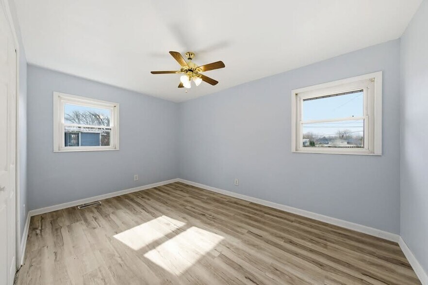 Building Photo - 850 St Bartholomew Dr