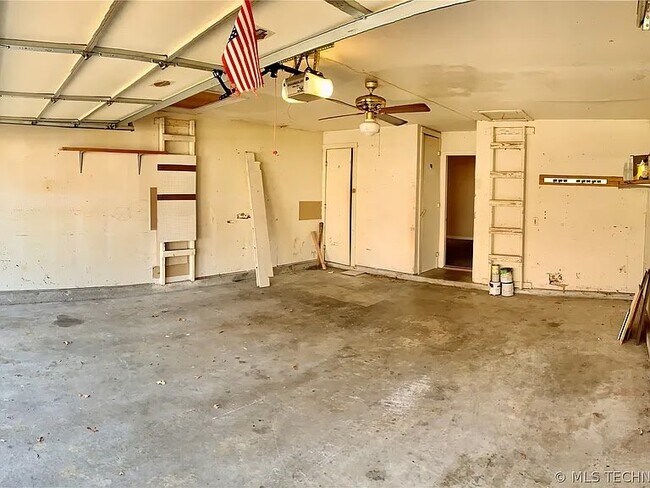 Building Photo - 1542 E 67th Pl