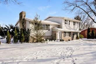 Building Photo - 472 Tailholt Ln