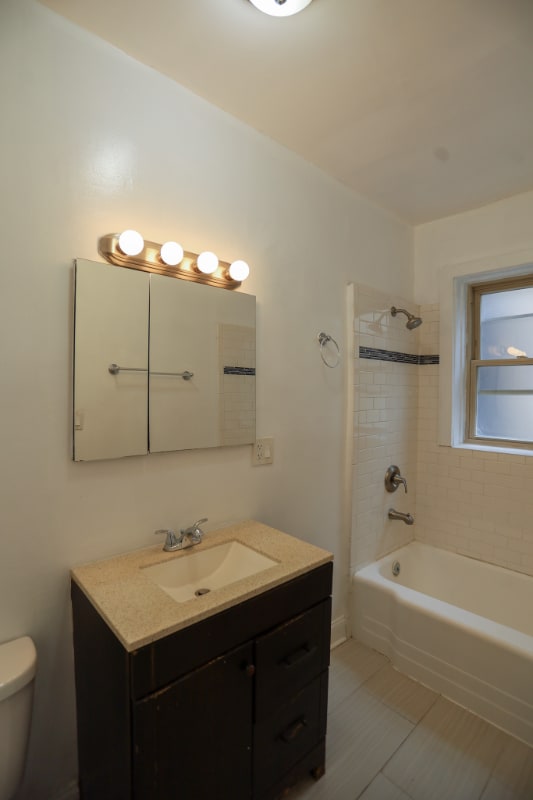 Building Photo - 1329 W Touhy Ave