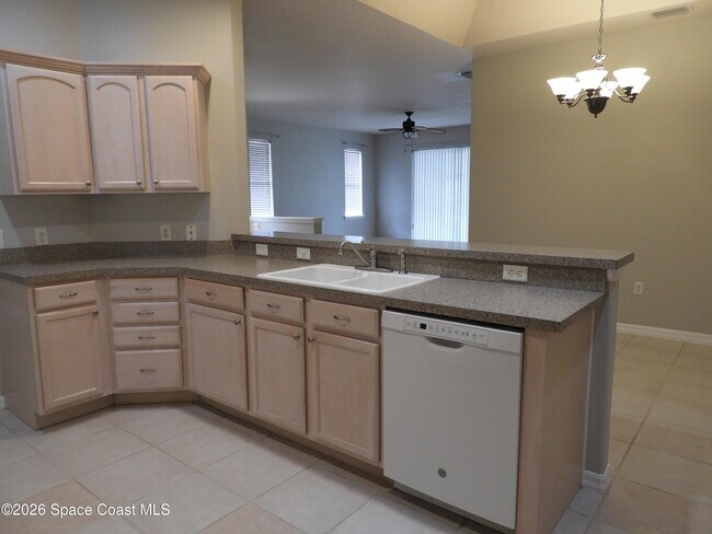 Building Photo - 552 Wedge Ct