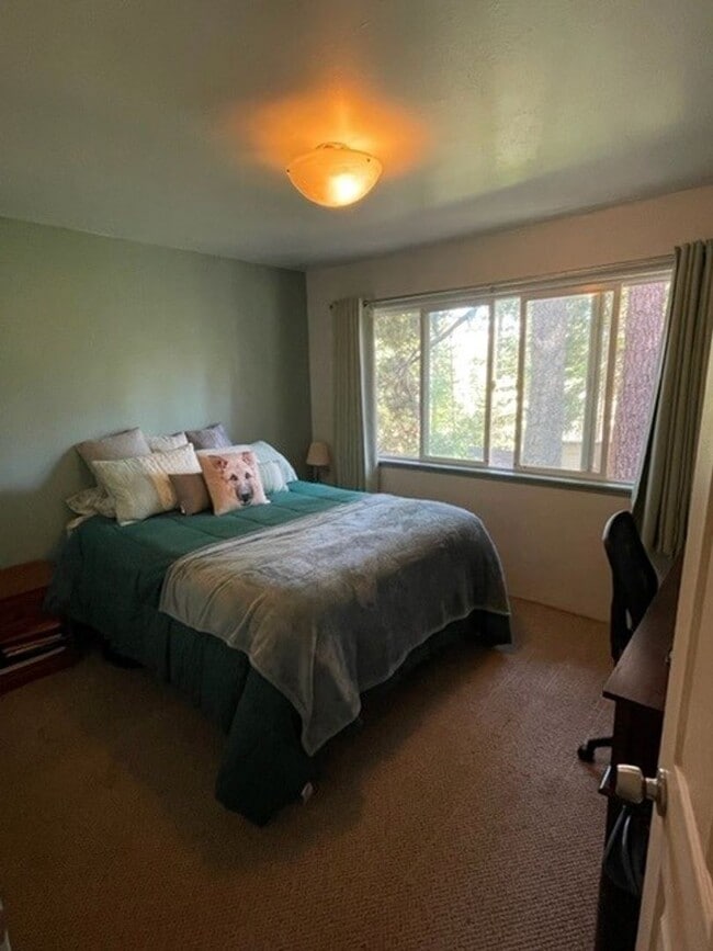 Building Photo - Charming pet friendly home available for a...