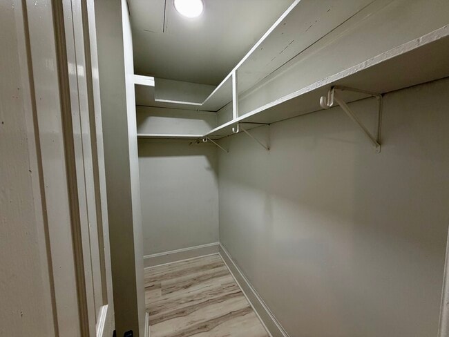 Building Photo - 845 N Mozart St