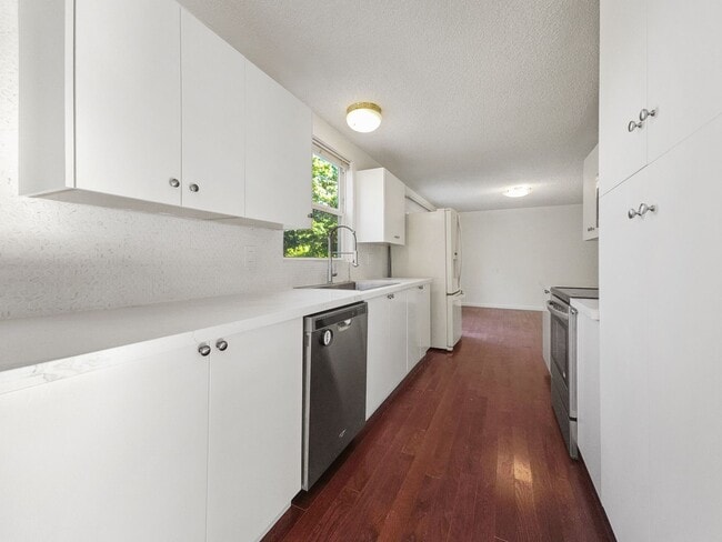 Building Photo - Charming Rambler Retreat Near Robinswood Park