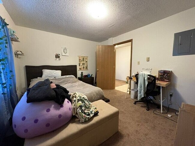 Building Photo - $1,100 | 2 Bedroom, 1 Bathroom Apartment | Pet Friendly* | Available for August 1st, 2026 Move In!
