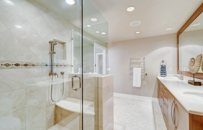 Building Photo - 700 W Harbor Dr