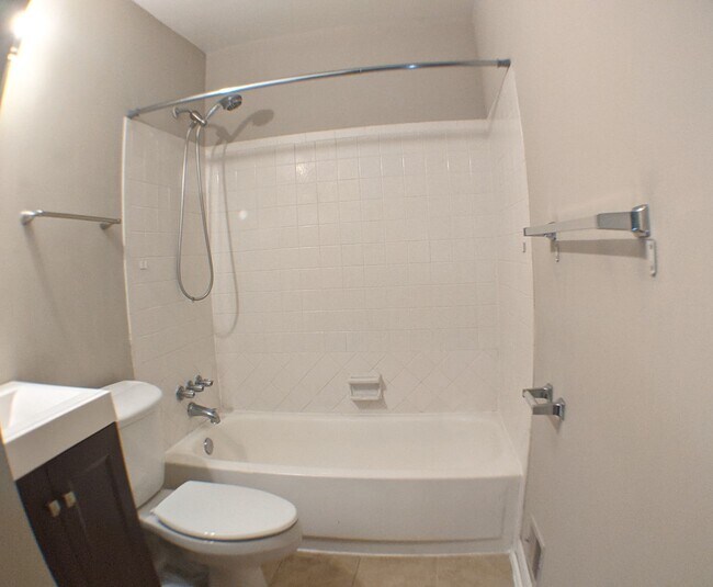 Building Photo - 16569 Royal Ct