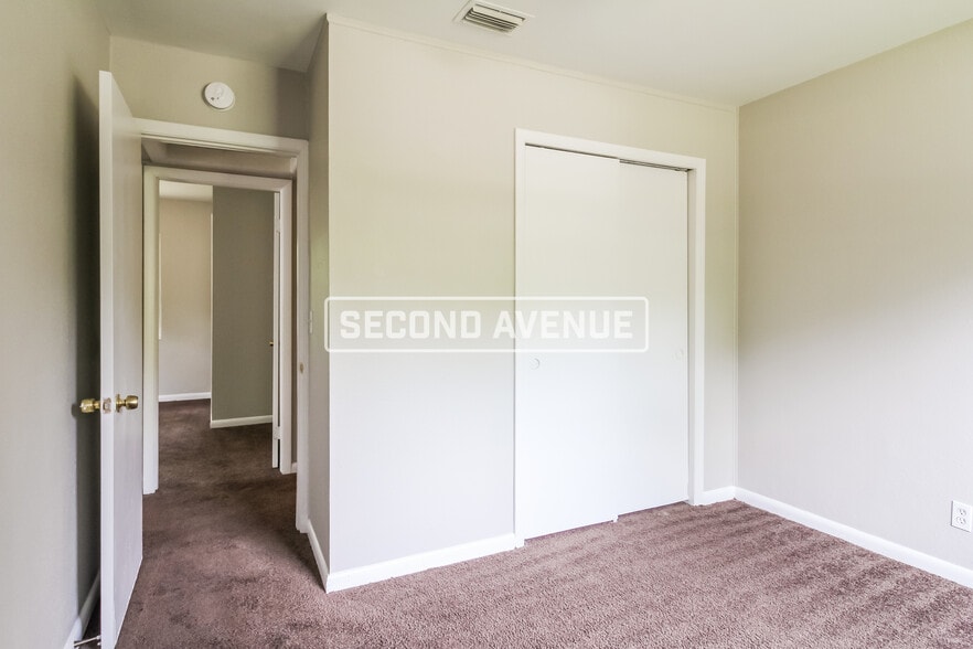 Building Photo - 1544 Breton Rd