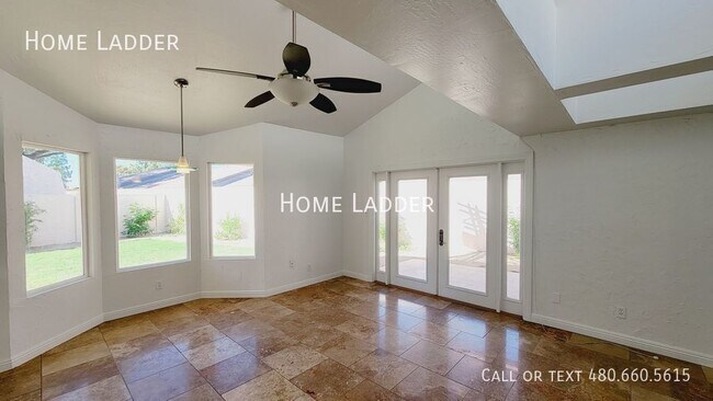 Building Photo - Spacious Townhouse in Tempe!