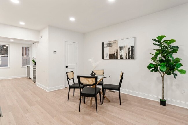 Building Photo - 1638 Latona St