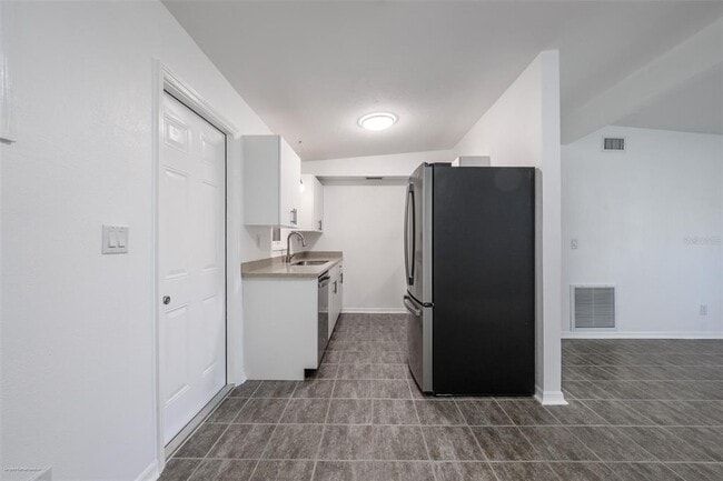 Building Photo - 927 W Olympia Ave