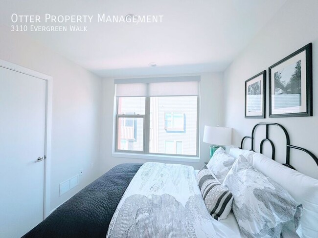 Building Photo - 3110 Evergreen Walk
