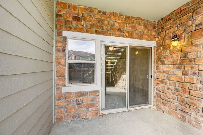 Building Photo - $1,950.00 - 2 Beds, 2 Bath, Condo in Auror...