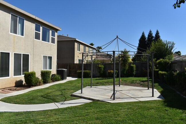 Building Photo - 11079 Malibu Ave