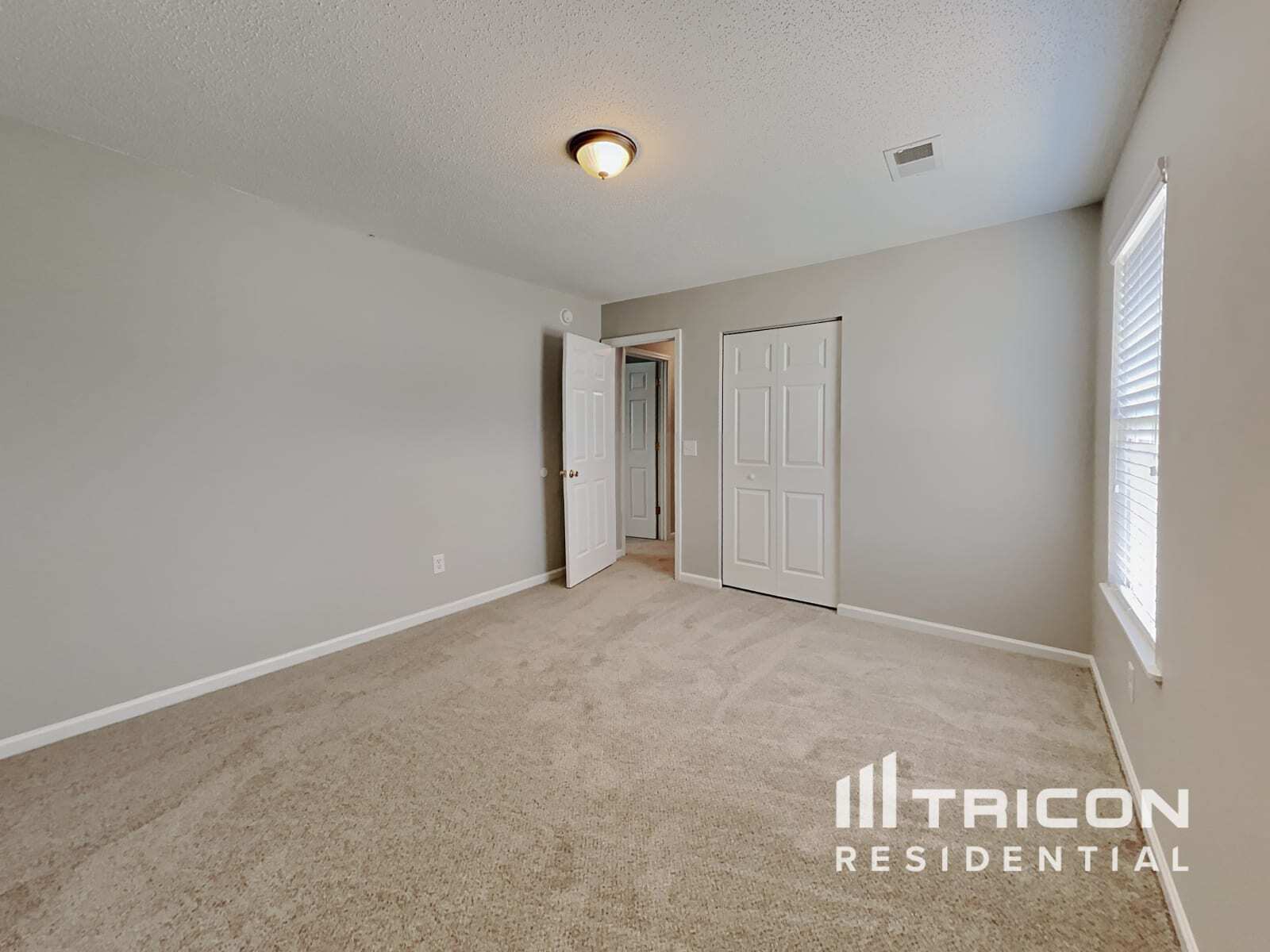 Building Photo - 142 Quiet Grove Dr