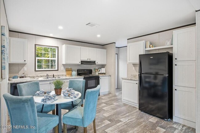 Building Photo - 520 Hickory Nut Trail