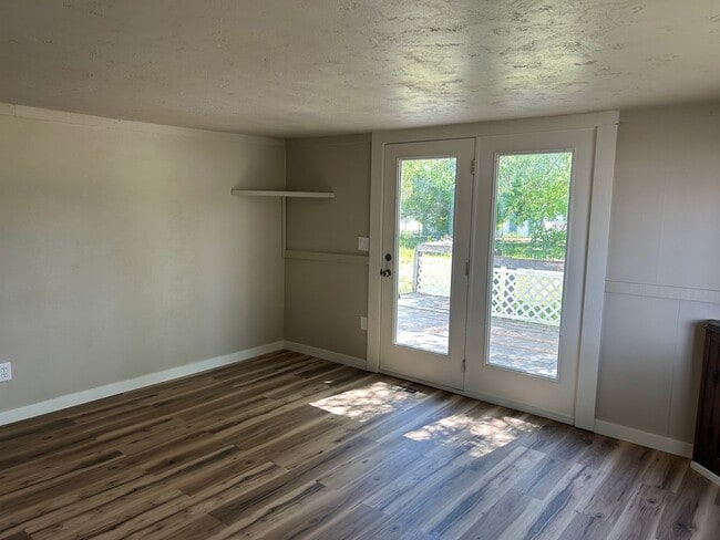 Building Photo - Spacious 3-Bedroom Home for Rent in Evergr...
