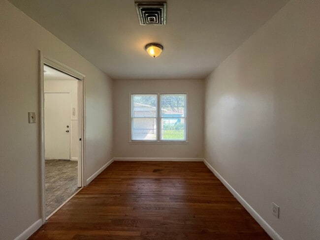 Building Photo - Three Bedroom in Collier Subdivision!!