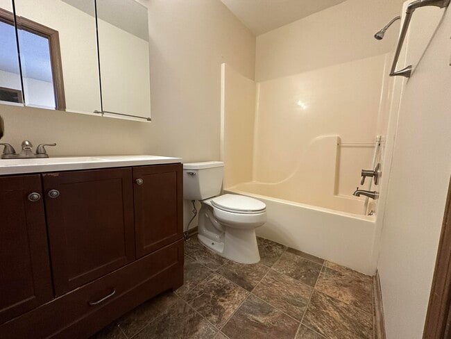 Building Photo - 926 W Belmont-