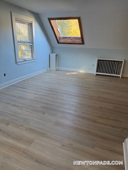 Building Photo - 256 Lowell Ave