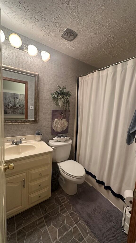 Building Photo - 204 Crest Dr