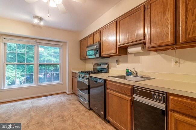 Building Photo - 4796 Gainsborough Dr