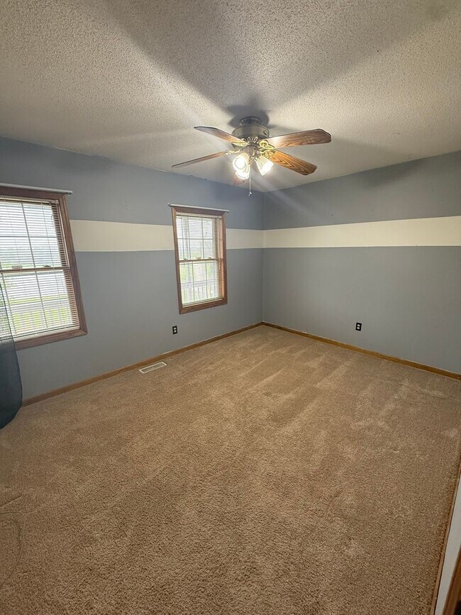 Building Photo - Spacious 5 Bedroom Home in a Peaceful Country Setting