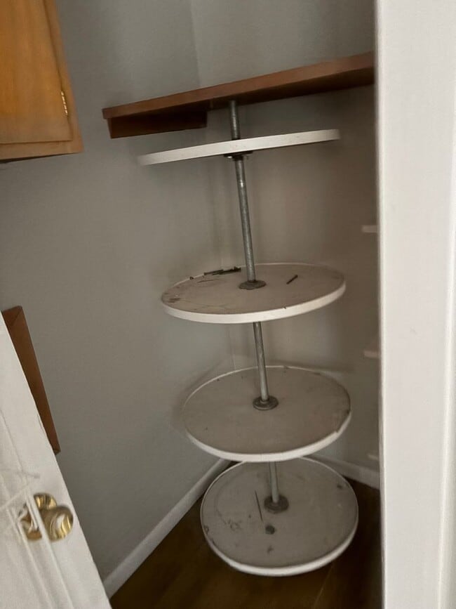 Building Photo - 1303 E Division St