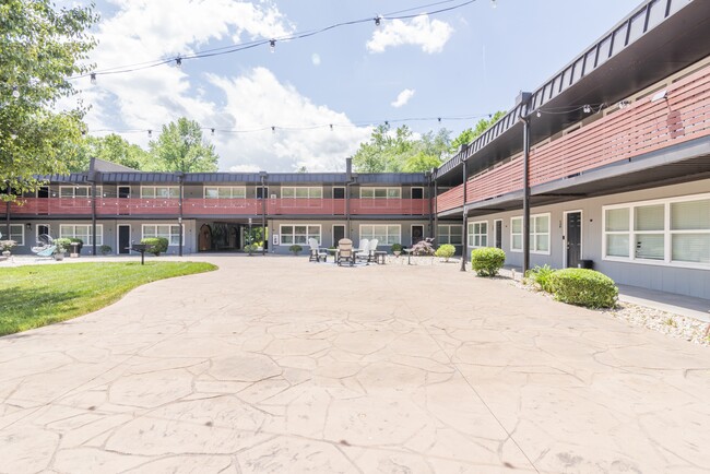 Building Photo - 2000 Patio Ct