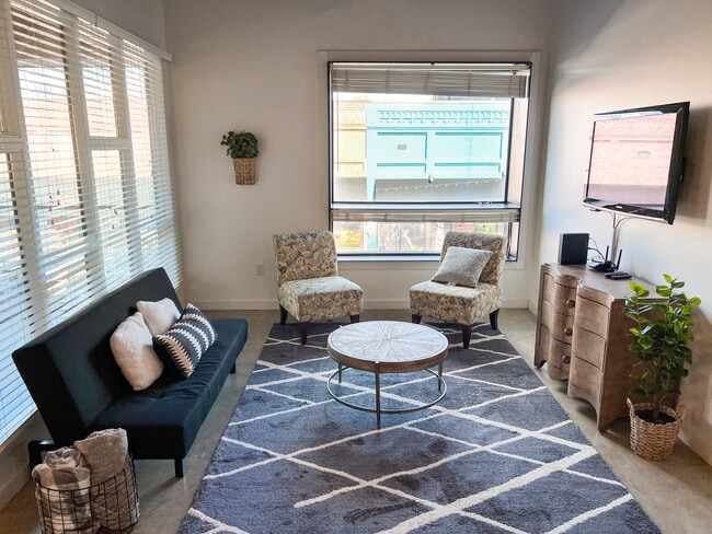 Building Photo - 225 S Main St