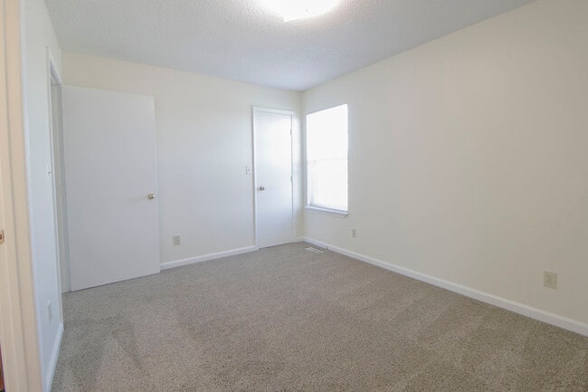 Building Photo - 2006 Tynewood Dr