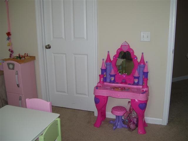 Building Photo - 35 Chapel Lake N