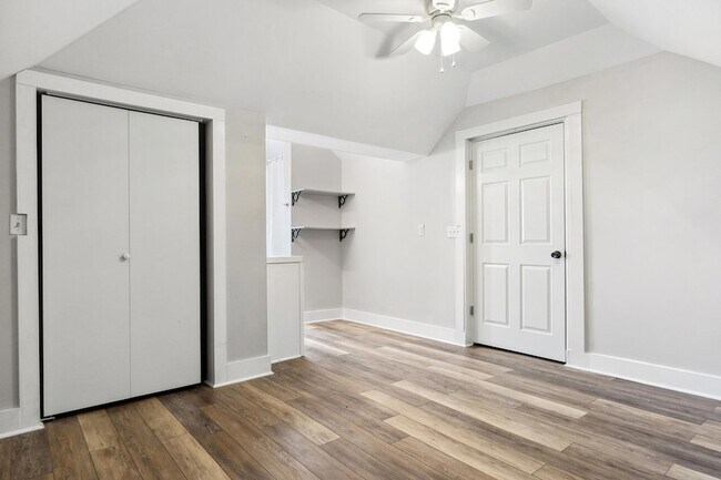 Building Photo - 1906 Vine St