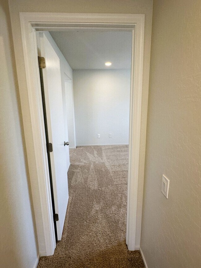 Building Photo - ANTHEM HIGHLANDS!! READY FOR IMMEDIATE MOV...