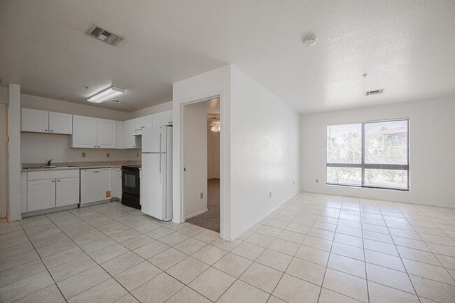 Building Photo - 16033 N 25th St