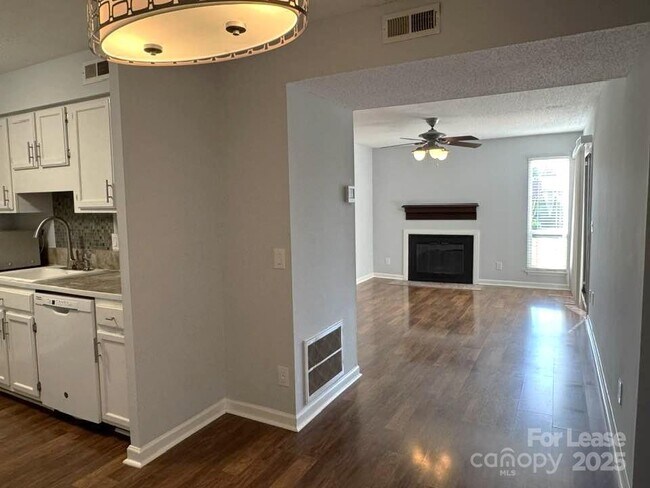 Building Photo - 3139 Heathstead Place