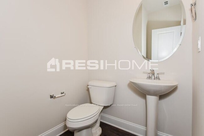 Building Photo - Newly Built Home! Receive one month FREE r...