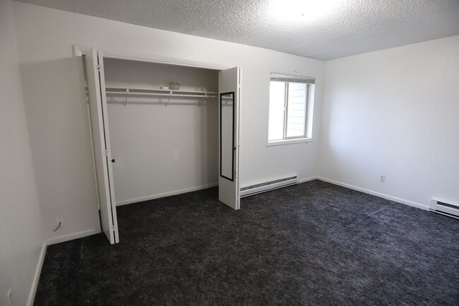 Building Photo - 2 bed 1 Bath townhouse