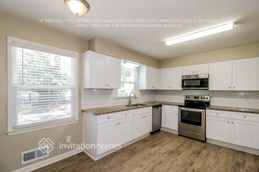 Building Photo - 3327 Salem E Dr SE