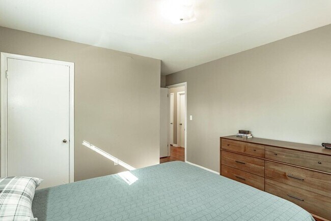 Building Photo - Amazing 3 Bed/1.5 Bath Home in the Rolling...