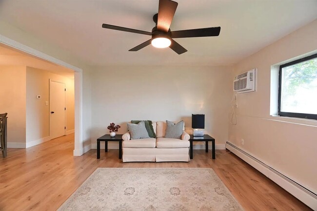 Building Photo - Salem NH