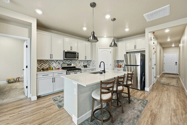 Building Photo - 17952 Tree Sparrow Ave