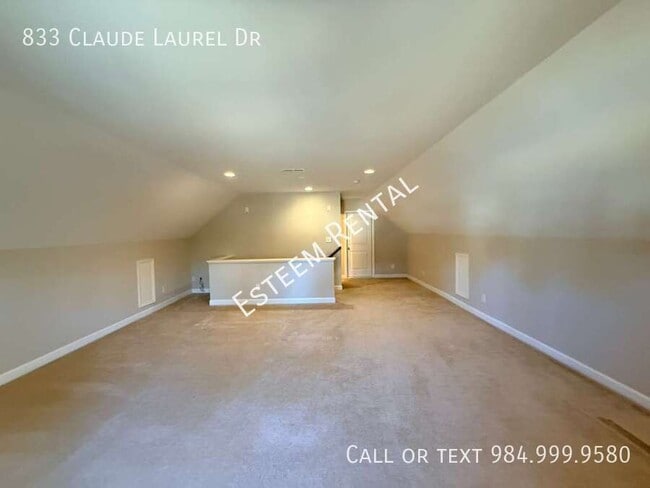 Building Photo - 833 Claude Laurel Dr