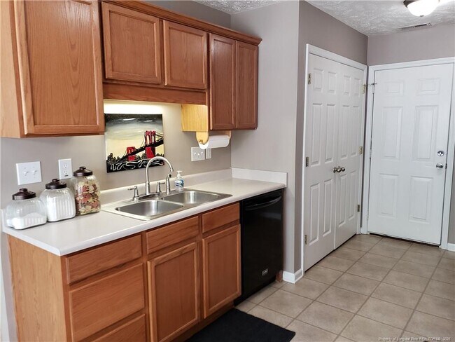 Building Photo - 115 Silverberry Ct