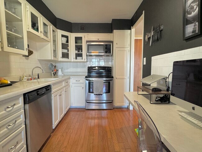 Building Photo - 4545 Wornall Rd