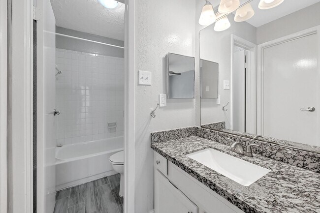 Building Photo - 18519 Egret Bay Blvd