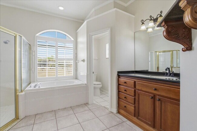 Building Photo - 525 Cullaro Ln