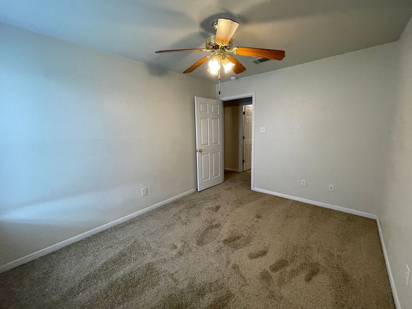 Building Photo - 1906 Charleston Ct