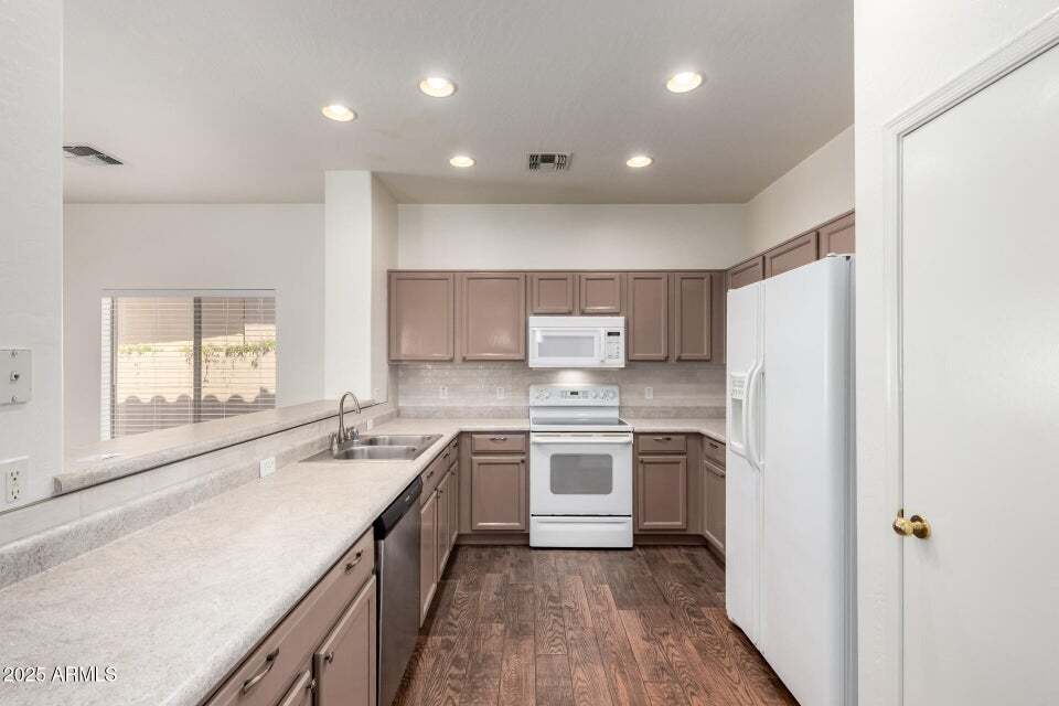 Building Photo - 2556 W Amber Sun Dr
